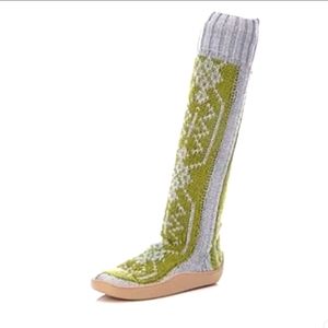 Knee-high knit booties size 8